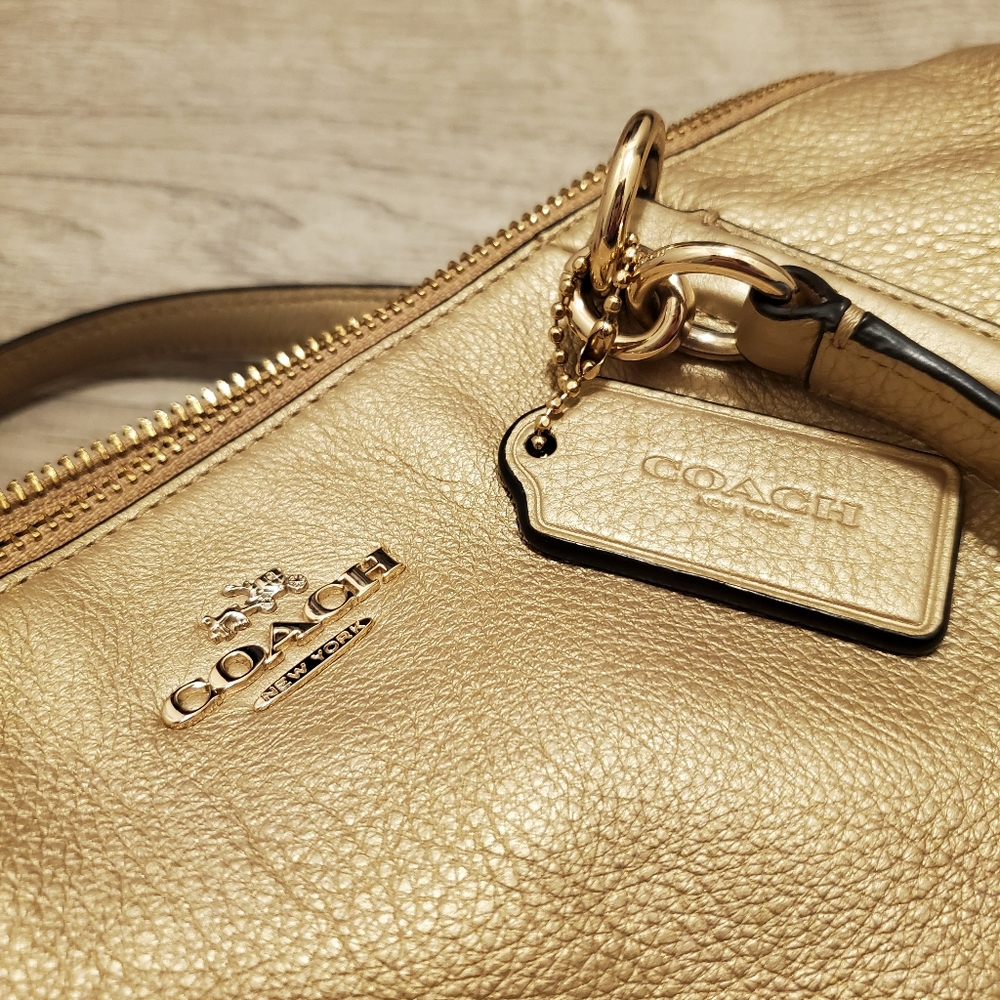 Coach | Gorgeous Gold Purse